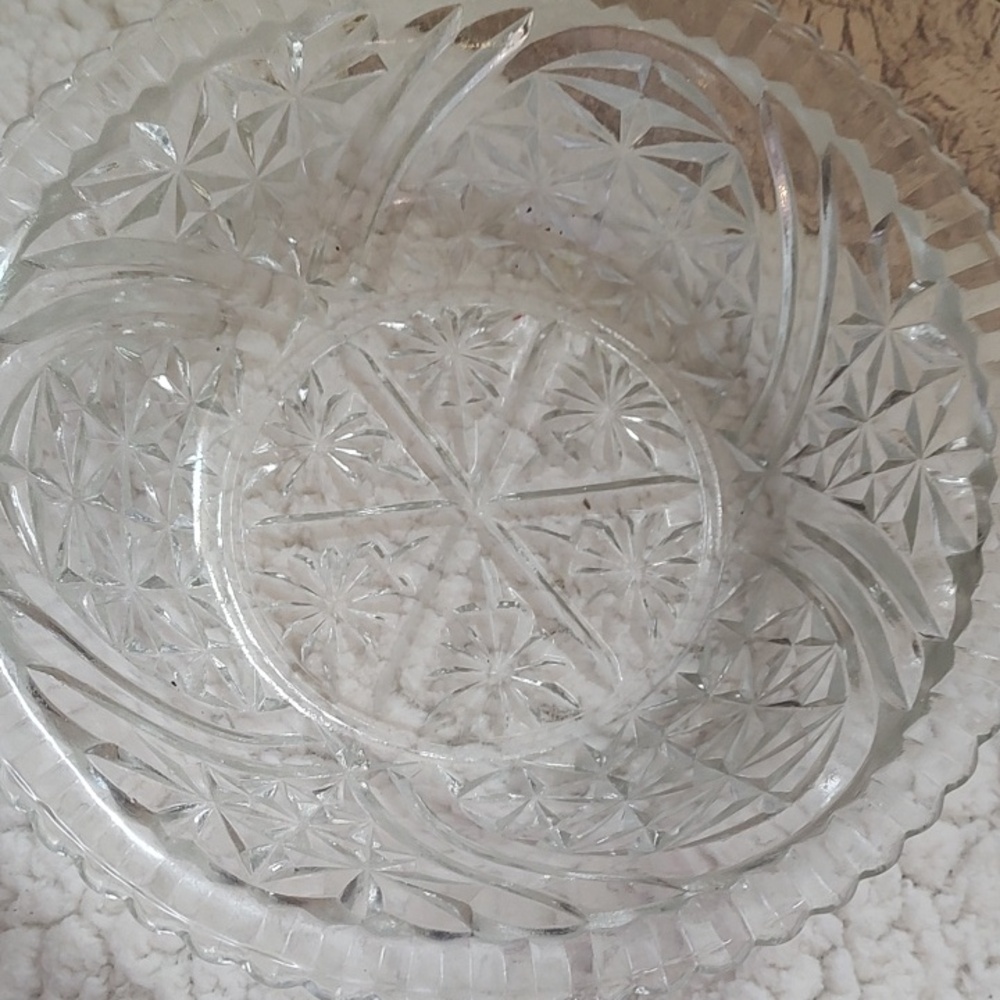 Vintage Serving Bowl - Clear Glass - Picture 5 of 8